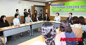 김희정 장관, 여성일자리 발굴 방안 논의