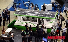 태양열로 움직이는 솔라 보트