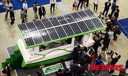 태양열로 움직이는 솔라 보트