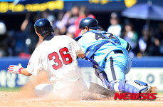 홈 쇄도하는 고대 조유성