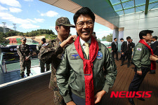 조종잠바 입는 김광진 의원