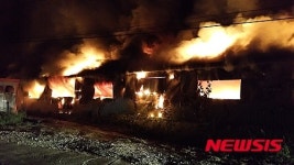 밤사이 차량전복 3명 사상· 화재로 돼지 1600마리 소사