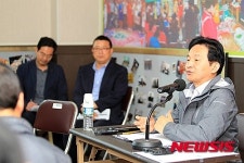 동문시장에서 간부회의 연 제주지사