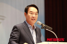 축사하는 김성일 회장