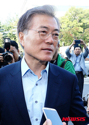 문재인 대표, 당내 분열 진화 질문에 '시간을 주세요!'