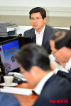 황교안 총리, 추석 앞두고 서울종합방재센터 방문