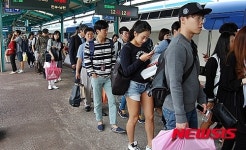 익산역 방문한 귀성객들, 선물꾸러미는 가득