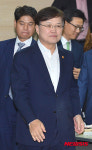 창조경제혁신센터 운영위 참석하는 최양희 장관