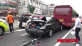 고려대 안암캠퍼스 앞서 승용차-버스 추돌 사고