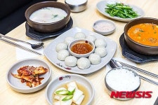 [김정환의 맛보니]맛좋고 저렴한데 냄새까지 없는 돼지국밥…더진국
