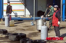 강제집행에 항의하는 평택 용죽지구 미 이주 주민들