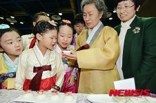 눈길 끄는 증편과 정과