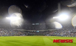 우천으로 경기 2차 중단