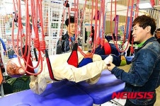 재활장비 관람