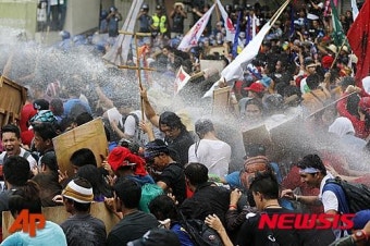 [Pic in Pix] 필리핀 물대포는…