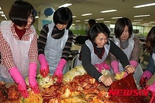 천안백석초, 학부모 봉사단과 사랑의 김장