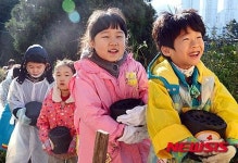 고사리손으로 사랑의 불씨 배달