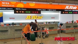 제주항공, 김해공항 국내선 수속창구 새단장