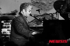 [리뷰]엘튼 존 500명 소극장 콘서트, 오디세이아 쓰다