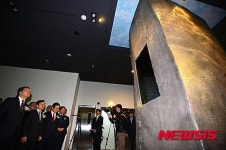 국립 조세박물관 살펴보는 임환수 국세청장