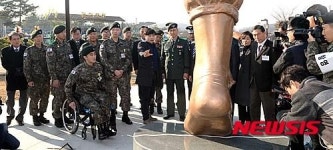 평화의 발 조형물 제막식