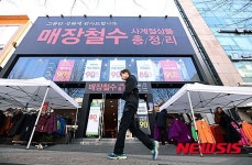 한산한 문정동 로데오 거리