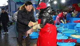 심규언 동해시장, 묵호항 민생현장 방문