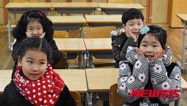 예비소집일에 학교 찾은 아이들