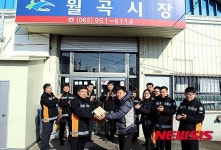 광산소방서, 월곡시장에 소화기 전달