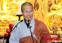 이임사 전하는 덕운 스님