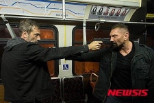 [리뷰]딸 살리려는 아버지, 숨막히는 사투…영화 버스 657