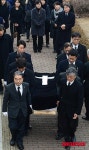 성공회대학교로 들어서는 신용복 교수 운구행렬