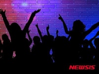 부킹 판치는 강남 클럽 VIP룸엔 침대까지