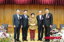 제17회 밀양교육상 시상…학교경영 부문상은 정상진 교장 수상