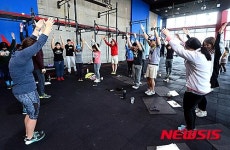 팔을 올려보세요