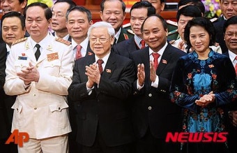 베트남 공산당, 응우옌푸쫑 현 서기장 연임 후 당대회 폐막