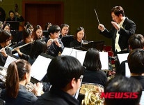 멋진 연주 펼치는 청소년들