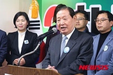 하정열 사무소 개소, 인사말하는 김원기 전 국회의장