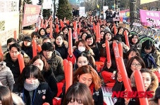 구호 외치는 롯데면세점 노동조합원