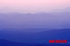 동토의 땅, 기정동 마을