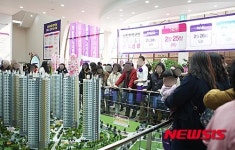 북적이는 신진주역세권 센트럴 웰가 견본주택