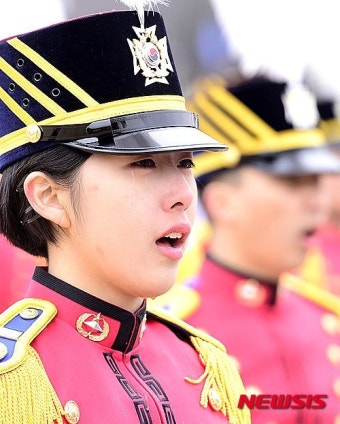 육사 여자 신입생도의 눈물