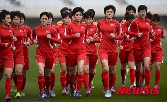 훈련하는 북한 축구 올림픽 대표팀