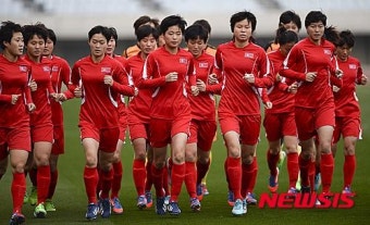 훈련하는 북한 축구 올림픽 대표팀