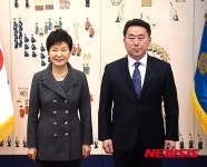 박근혜 대통령, 박호 주바레인대사 신임장 수여