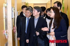 KDB산업은행 어린이집 방문한 안철수