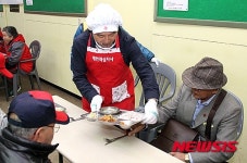 무료급식 봉사하는 원희룡