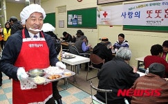 무료급식 봉사하는 원희룡