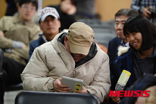 이세돌의 대국 즐기는 바둑애호가들