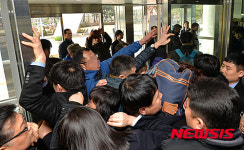 츨입통제 아수라장된 광주시청